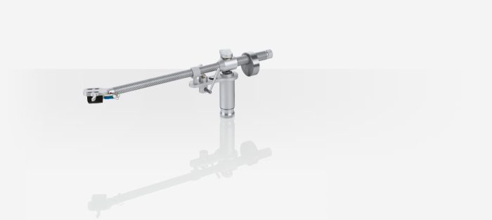 If mechanical parts do not touch, there can be no friction. The Clarify tonearm uses magnetic bearings and is therefore completely frictionless. The Clarify can be used with virtually all cartridges with a weight from 2.5 to 17 grams, but reaches its maximum performance potential and richest sound when combined with the OVATION turntable and a Clearaudio moving coil (MC) cartridge.