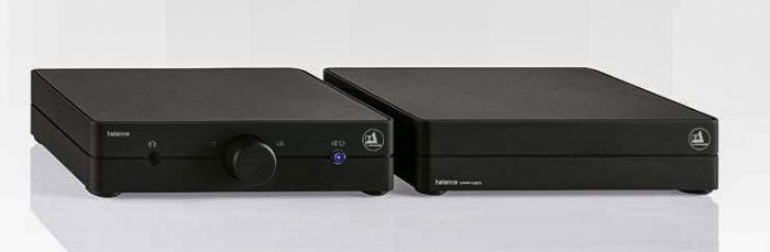 As listening maturity increases, so do the demands of analog music lovers. Exactly this eloquent target group is dedicated to the innovative preamp balance V2. The Clearaudio Balance V2 MM-MC successor to the balance + offers some interesting settings and control options for individual sound optimization, but remains puristic in design and intuitively manageable in terms of usability.