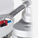 With a total weight of only 6.8g, a Micro HD stylus, rigid boron cantilever and 90-decibel dynamic range, the MC cartridge Clearaudio da Vinci V2 provides all that is required to open up new horizons of sound dynamics and tonal homogeneity. Classic design for contemporary art, which represents the current state of what is possible. The aluminium body of the MC da Vinci V2 is characterised by its extra hard, 30-micron thick ceramic coating that delivers extremely efficient resonance suppression. Its interior is so unique that it has been patented: eight magnets that provide massive focused field density guarantee perfect reproduction of audiophile recordings. The 24-carat gold coils of the MC da Vinci V2 are arranged in circular symmetry. This cartridge is an excellent example of combining cutting-edge research with meticulous craftsmanship to deliver outstanding results.