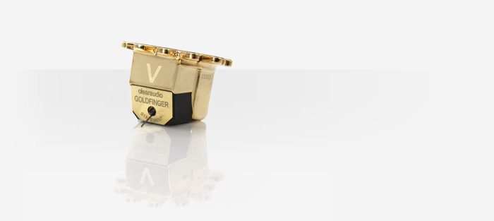 By integrating stronger magnets and a new selection process, the Goldfinger Statement 2.1 sets new standards in sound quality. Its precise reproduction and impressive detail make it an outstanding cartridge for discerning music enthusiasts. The redesign of the cantilever with an optimized angle contributes to improved tracking accuracy. Visually, the Goldfinger Statement V2.1 features a V engraving that underscores its simple elegance and modernity. Another notable change lies in the precision of the new manufacturing process of the gold body, which provides even more geometric stability to the Goldfinger Statement V2.1. This cartridge deserves only the finest recordings of all time. To “feed” the Moving Coil (MC) Goldfinger Statement V2.1 with appropriate music material, clearaudio has established a dedicated music production department specializing in audiophile recordings of all genres. The MC Goldfinger Statement (V1) was the first cartridge with integrated HF shielding. The high sound quality of this world-class cartridge is the result of meticulous detail improvements and fine-tuning of all values. The breakthrough came with the use of a 30% thinner 24-carat gold wire for the coils, a precision-ground gold bracket for securing the magnet block, and a body made of 585 gold – essential core components for the ultimate cartridge masterpiece. A valuable asset that will last for generations. The world-famous Micro-HD diamond ensures the best groove tracking behavior of all time.