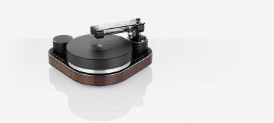 The new Reference Jubilee turntable marries the best of ‘Clearaudio past, present and future’ to usher in a new era of analogue precision. It delivers lifelong synchronized rotational speed, astonishingly low levels of both resonance and friction, and a breathtaking moment of torque.