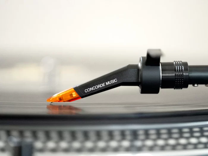 Ortofon Concorde Music Bronze The Ortofon Concorde Music Bronze features a Nude Fine Line stylus on Aluminium cantilever, offers an upgrade from the Concorde Music Blue. Enjoy seamless upgrades throughout the series, from your Ortofon Concorde Music Bronze to the Concorde Music Black LVB 250, simply by replacing the stylus. Experience insightful, high-resolution sound reproduction!
