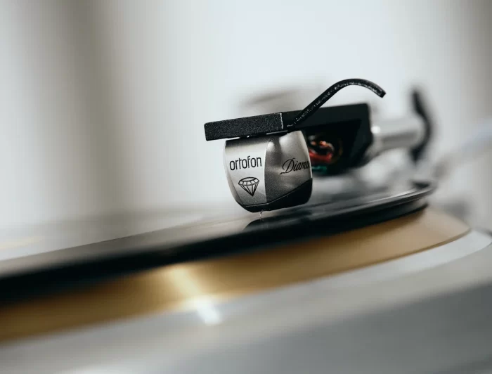 Ortofon MC Diamond. The best head Ortofon has ever made. With a 0.2mV output this moving coil head features a titanium body, optimized magnet system, diamond cantilever and new rubber suspension, MC Diamond offers a whole new level of experience for audiophiles.