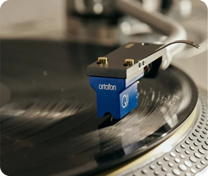 The Ortofon MC Quintet Blue is a very homogeneous cartridge. The Quintet Blue's sound image will tend to more smooth reproduction compared to Quintet Red and moderate dynamic strength compared to Quintet Bronze. It features a Nude Elliptical diamond mounted on an aluminium cantilever. The Quintet Blue will bring more space, depth and detail into the sound and is a very good choice for any kind of music, especially rhythmic.