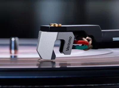 Ortofon MC Verismo. This moving coil head from Ortofon has a 0.2 mV output, Special polished Nude Ortofon Replicant 100 needle and Diamond cantilever and offers top sound quality.