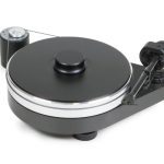 The PRO-JECT RPM 9 Carbon SB is a High end turntable with the carbon 9“ Evo tonearm