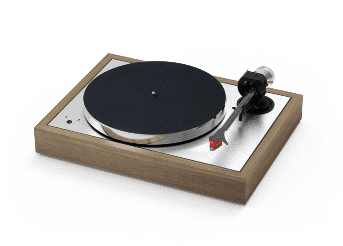 PRO-JECT The CLASSIC Evo brabeymeno pikap apo tin EISA me 9 intso braxiona ilekroniki rythmisi taxytitas, 9 intson "carbon / aluminum braxiona kai tin mc kefali Ortofon Quintet Red proegkatestimeni