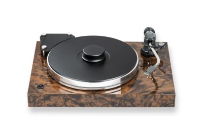 PRO-JECT X-TENSION 10 Evo, represents a perfect symbiosis of the principle of mass drive and subchassis and comes with the 10” cc EVO, Carbon tonearm