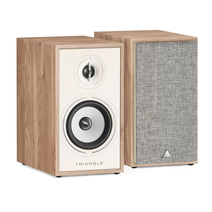Triangle Borea BR02 The Borea BR02 is the most compact bookshelf speaker of the range. It fits easily on a dedicated stand (S01/S02), your bookshelf or most other furniture. A perfect introduction to the world of Hifi, this small speaker will surprise you by the immersion and sound amplitude it provides. Equipped with a 25mm EFS silk dome tweeter and a 13cm transducer with a natural cellulose paper membrane, this speaker transposes all the richness of the voices and instruments tones, while maintaining a surprising bass level for its reduced size. It will fit perfectly in rooms of up to 20m2, offering the dynamism and energy emblematic of TRIANGLE. The BR02 can also be used as an effect channel (Surround or Atmos) in home theater setups.