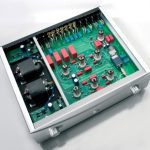 VINCENT SA T8 HYBRID Hybrid preamplifier with 4 x 12AX7, 3 x 12AU7 tubes and dual transformers. Remote controlled. Balanced inputs-outputs.