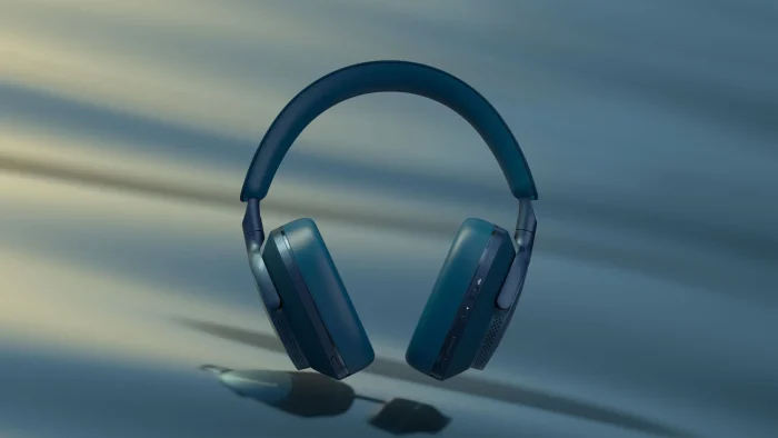 Bowers Wilkins Px7 S2e Px7 S2e is the latest iteration of our highly successful entry-level wireless headphones. The ‘e’ stands for ‘evolved’, as the Px7 S2e takes inspiration and learnings from our flagship Px8 wireless headphones, together with a re-tuned acoustic performance, to deliver the very best sound in its class.