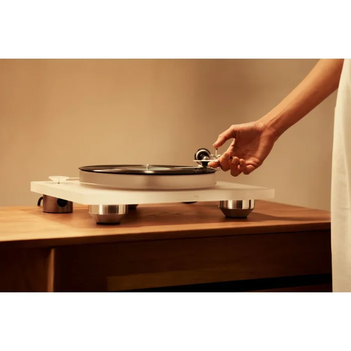 Marantz TT-15S1 Turntable Defined by its transparent sound, impeccable detail and superior quality cartridge, the TT-15S1 reproduces impeccable high fidelity. • Manual Operation • Belt Drive • Isolated Motor • Low Resonance • Clearaudio Virtuoso MM Cartridge Incredible Materials and Incredible Sound Masterfully crafted and carefully crafted with exquisitely selected materials, the TT-15S1 is as impeccable as it gets, delivering the most authentic form with unprecedented clarity. Designed for Performance The TT-1551 is more than incredible: it has been expertly engineered to provide the perfect platform for your records to sound their best. This includes a low-resonance high-density acrylic chassis and platter. Sound Master Tuned Marantz's international team of Sound Masters have meticulously tuned the TT-15S1 for outstanding performance with carefully selected components to create the most musical sound in your home. Belt Drive System The TT-1551's belt drive system features an endless silicone belt for the smoothest possible turntable rotation, ensuring precise timing and an immersive listening experience. Asynchronous Motor Endless silicone belt drive Acrylic chassis Anodized Tonearm 3cm thick acrylic platter Ceramic platter mount Micro-adjustable counterweight Marantz-made Clear Audio Symphonie cartridge in ebony body Magnetic anti-skating system Smart record retention system