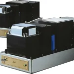 JADIS SE300B Description The SE300B supplies a power of 10W RMS and functions in pure class-A with single-ended mounting (the two tubes are in parallel) with an automatic bias. The two high voltages, driver and power, have vacuum-tube power supplies. The bandwidth (at –3dB) is from 20Hz to 20kHz, without any feedback. The driver stage, powered at 400V, is built around a double-triode 6SN7. The two elements of the tube are mounted in cascade. The output stage is powered at 320V, which allows the tubes to work in the best conditions.