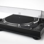 Dual DTJ 301.1 Professional device with USB function! Enjoy your old record collection in the highest quality and enjoy your memories. The Dual DTJ 301 doesn’t just play your new and old records in the usual quality, but also offers you other functions, such as the USB function for digitizing your old records or the possibility of scratching your records. The direct drive enables the target speed to be reached quickly (33/45 revolutions per minute) with a start / stop time of
