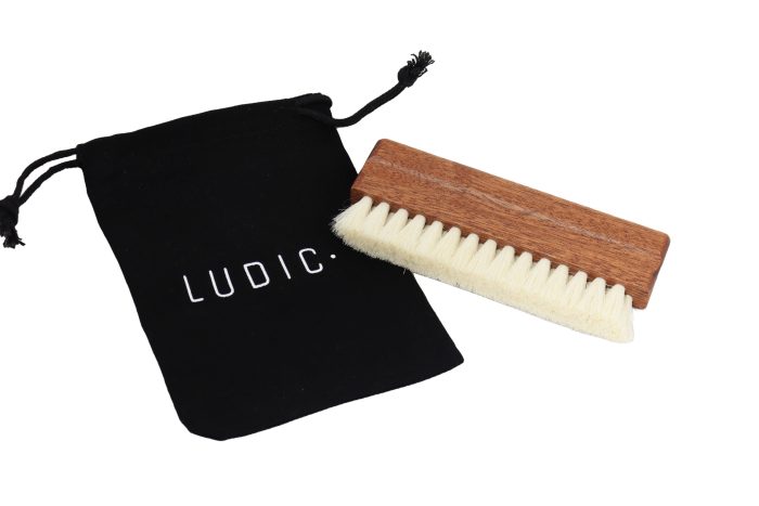 LUDIC Wooden Brush Vinyl Goat. Made from wood and natural goat hair, this anti-static brush is ideal for removing dust and other debris that can settle in the grooves of a vinyl record. Naturally anti-static bristles prevent static build-up. Wooden handle.