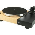 PERPETUUM EBNER PE 3030 Discover an exclusive masterpiece from the Black Forest: The PE 3030 record player from the legendary brand Perpetuum Ebner is the ultimate dream of every music lover. The PE 3030 proudly takes over the tonearm of the flagship model PE 7070 – a reference in the world of high-end audio. The precisely manufactured tonearm is the heart of this marvel and was developed exclusively by Perpetuum Ebner.