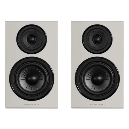 WHARFEDALE Diamond 12.2i Από την κυκλοφορία της το 2020, η σειρά Wharfedale DIAMOND 12 έχει λάβει ευρεία αναγνώριση ως σημείο αναφοράς για την απόδοση και την αξία σε προσιτά ηχεία hi-fi. Μετά από πάνω από πέντε χρόνια συνεχούς επιτυχίας, βραβεύσεων και θετικών αξιολογήσεων από λάτρεις του ήχου και κριτικούς, η σειρά DIAMOND 12 έχει εδραιωθεί ως μία από τις πιο ανθεκτικές και εμπορικά επιτυχημένες σειρές ηχείων. Τώρα, η Wharfedale παρουσιάζει με ενθουσιασμό τη νέα, ανανεωμένη DIAMOND 12i Series. Η νέα σειρά διαθέτει πολυτελή, σύγχρονα φινιρίσματα και διακριτικές ακουστικές βελτιώσεις που βασίζονται στο ισχυρό θεμέλιο του αρχικού σχεδιασμού.