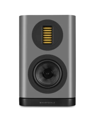 WHARFEDALE EVO 5.1 
Η σειρά EVO 5 αντιπροσωπεύει ένα τολμηρό βήμα προς τα εμπρός για τη Wharfedale, αξιοποιώντας όλα όσα έκαναν τη σειρά EVO4 σημείο αναφοράς στις εκθέσεις και πολυβραβευμένη στον χώρο του ήχου. Παράλληλα, ενσωματώνει πολυτελείς σχεδιαστικές αναβαθμίσεις και τεχνική εξέλιξη, ενισχύοντας ακόμη περισσότερο την ελκυστικότητα μιας ηχητικής πρότασης που ξεπερνά τα όρια της κατηγορίας τιμής της.

Είτε απευθύνεται σε απαιτητικούς audiophiles που αναζητούν λεπτομερή μουσική έκφραση, είτε σε πιο casual ακροατές που θέλουν καθαρότητα και βάθος, τα ηχεία EVO 5 υπόσχονται μια καθηλωτική εμπειρία υψηλής πιστότητας, αντάξια πολύ ακριβότερων high-end ηχητικών συστημάτων.