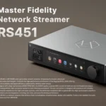 HiFi Rose RS451 HiFi Rose RS451 a Master Fidelity Network Streamer Το HiFi Rose RS451 είναι ένας δικτυακός αναπαραγωγέας νέας γενιάς, σχεδιασμένος από τη HiFi Rose. Υιοθετεί αρκετά τεχνικά στοιχεία του μοντέλου RS151 ενώ είναι προσαρμοσμένος για χρήση σε γραφείο. Ενσωματώνει εξελιγμένο τμήμα ακουστικών και προσφέρει διευρυμένες δυνατότητες επεξεργασίας σε συμπαγές φορμά. HiFi Rose RS451 Διπλή σχεδίαση DAC Το RS451 υιοθετεί μια ασυνήθιστη τεχνική διάταξη με δύο μετατροπείς ES9027PRO που λειτουργούν πλήρως ανεξάρτητα. Αυτό το chip της ESS Technology, βασισμένο στην τέταρτη γενιά της τεχνολογίας HyperStream, προσφέρει δυναμικό εύρος +124 dB και ολική αρμονική παραμόρφωση -114 dB. Κάθε μετατροπέας διαθέτει δικά του κυκλώματα τροφοδοσίας και αφιερωμένη γείωση, εξαλείφοντας κάθε μορφή αμοιβαίων παρεμβολών.