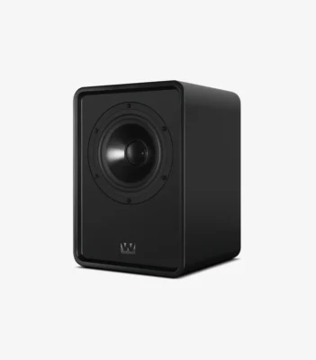 Wharfedale DENTON 1S Wharfedale DENTON 1S – Συμπαγές Ηχείο Hi-Fi Το DENTON 1S είναι μια φρέσκια, μοντέρνα εκδοχή ενός από τα πιο εμβληματικά ηχεία της Wharfedale, συνδυάζοντας τον παραδοσιακό χαρακτήρα της εταιρείας με την προηγμένη ακουστική μηχανική. Στον πυρήνα του βρίσκεται ένα νεοαναπτυγμένο ομοαξονικό σύστημα οδηγών, που συνδυάζει έναν κώνο μεσαίων/χαμηλών συχνοτήτων Kevlar 6,5” με ένα tweeter με μεταξωτό θόλο 1”, παρέχοντας ήχο από ένα μόνο σημείο για εξαιρετική καθαρότητα και συνοχή.