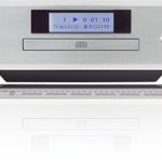 ROTEL CD11 MKII Το CD Player ROTEL CD11 MKII συνεχίζει την κληρονομιά της Rotel, η οποία μετρά πάνω από 30 χρόνια πείρα στις συσκευές αναπαραγωγής CD υψηλής απόδοσης με εξαιρετικό λόγο τιμής προς απόδοση. Το στιβαρό ατσάλινο σασί της συσκευής φιλοξενεί έναν μηχανισμό ανάγνωσης δίσκων (transport) αποκλειστικής σχεδίασης της Rotel, προορισμένο αποκλειστικά για την αναπαραγωγή CD. Ο ομαλός μηχανισμός φόρτωσης δίσκου με συρτάρι, η κεφαλή λέιζερ ακριβείας και το αθόρυβο σύστημα ελέγχου του μοτέρ εξασφαλίζουν απρόσκοπτη και αξιόπιστη αναπαραγωγή της συλλογής CD σας, συμπεριλαμβανομένων των αρχείων MP3.