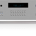 Rotel RA-1592 mkII Ο Rotel RA-1592 mkII είναι ένα στερεοφωνικός ολοκληρωμένος ενισχυτής που αποδίδει ισχύ 200 Watt (τάξης AB) στα 8 Ohm, υποστηρίζοντας εισόδους αναλογικού και ψηφιακού σήματος, XLR, Bluetooth (με aptX™ και AAC), PC-USB (με MQA) και phono stage για κεφαλές κινητού μαγνήτη (MM). Το ενσωματωμένο DAC audiophile προδιαγραφών (32-bit/384kHz) και τα κυκλώματα ακριβείας προσφέρουν μια πρωτόγνωρη ηχητική σκηνή με εξαιρετική ακρίβεια στην τοποθέτηση των οργάνων.