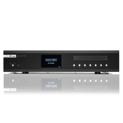 Musical Fidelity B1xCD Το Musical Fidelity B1xCD είναι ένα premium Hi-Fi CD player που επαναφέρει την ιστορική σειρά B-Line της βρετανικής εταιρείας στο προσκήνιο. Σχεδιασμένο αποκλειστικά για την κορυφαία αναπαραγωγή δίσκων ήχου, συνδυάζει έναν εξειδικευμένο μηχανισμό Red Book, προηγμένο ψηφιακό servo και κορυφαίο μετατροπέα DAC. Αποτελεί την ιδανική επιλογή για τους λάτρεις του φυσικού ήχου που αναζητούν την απόλυτη ακουστική πιστότητα σε προσιτή κατηγορία τιμής.