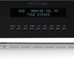 Rotel RC-1572MKII Η προσιτή κατηγορία υψηλών προδιαγραφών ξεκινά με τον προενισχυτή RC-1572MKII της Rotel, ο οποίος επεξεργάζεται τις αγαπημένες σας αναλογικές και ψηφιακές πηγές με εκπληκτική διαύγεια, προσφέροντας μια φυσική και καθηλωτική ηχητική σκηνή.